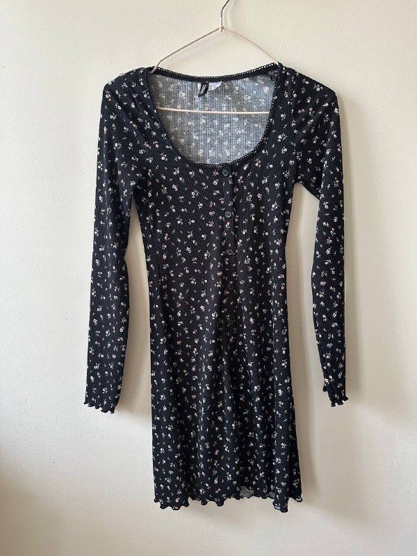 Платье Bershka, Маленькое черное платье, Платье H&M, Куртка Bershka, Боди H&M, Рубашка с принтом, Полупрозрачный лонгслив 3