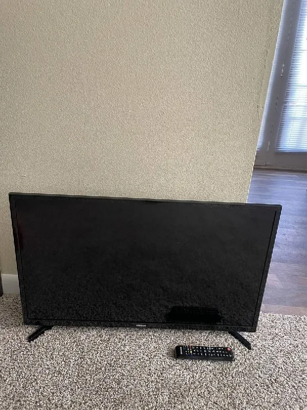 TCL 55P725 55 TV, Samsung 30 TV 1