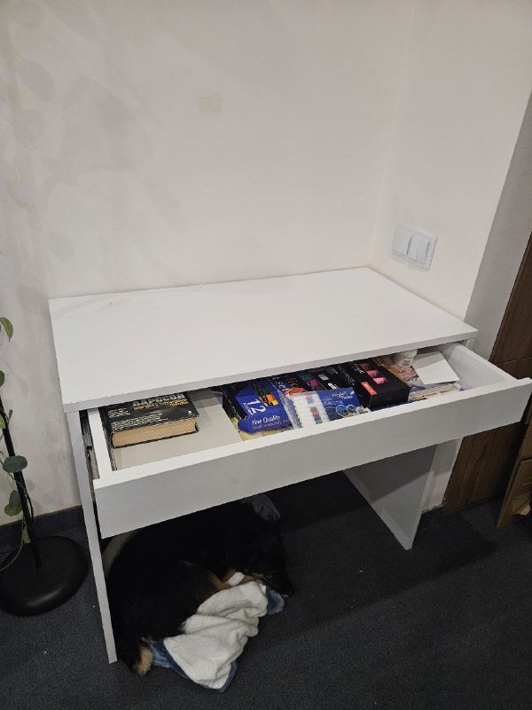 Компактный рабочий стол 90х45 с выдвигающейся полочкой 2