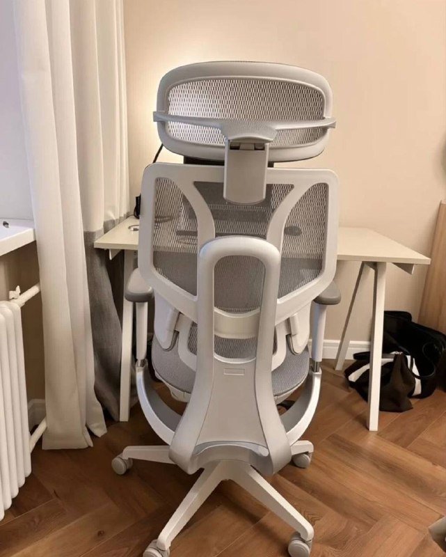 Офисное компьютерное кресло с поддержкой поясницы и подголовником