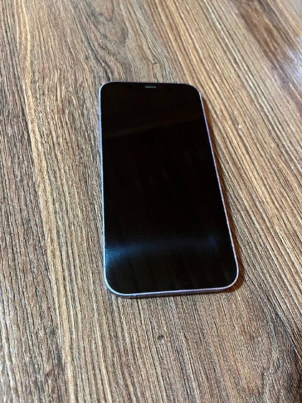 iPhone 12 128 ГБ, 3 чехла