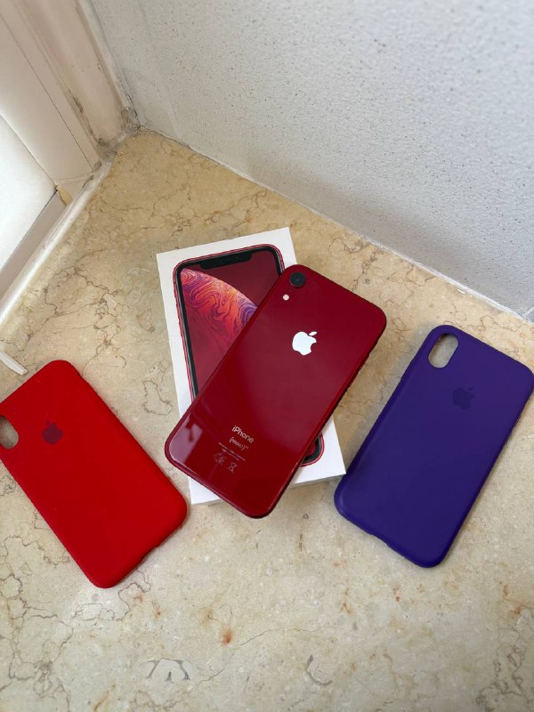 iPhone XR RED 64 GB 3