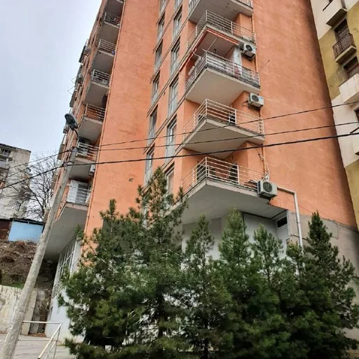 Трёхкомнатная квартира в Сабуртало