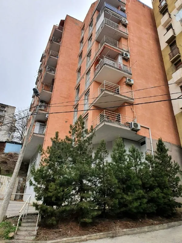 Трёхкомнатная квартира в Сабуртало 1