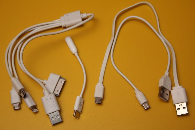 Чернила принтера, массажер, кабели, выпрямитель, фотоальбом 4