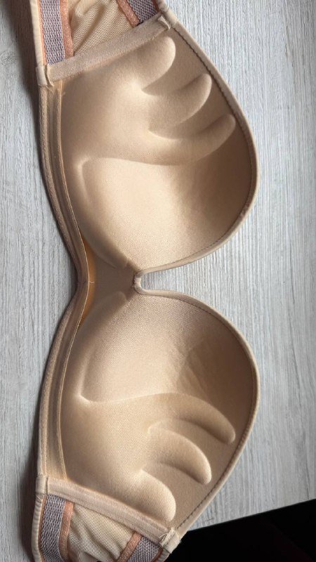 Бюстгальтер 80C бежевый с наклейками для груди 2