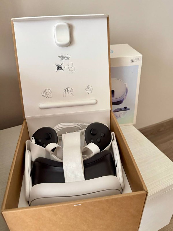 Клавиатура и мышь Logitech, мониторы Samsung, вебкамеры, гарнитура Meta Quest, USB-хаб Xiaomi, LED свет 5
