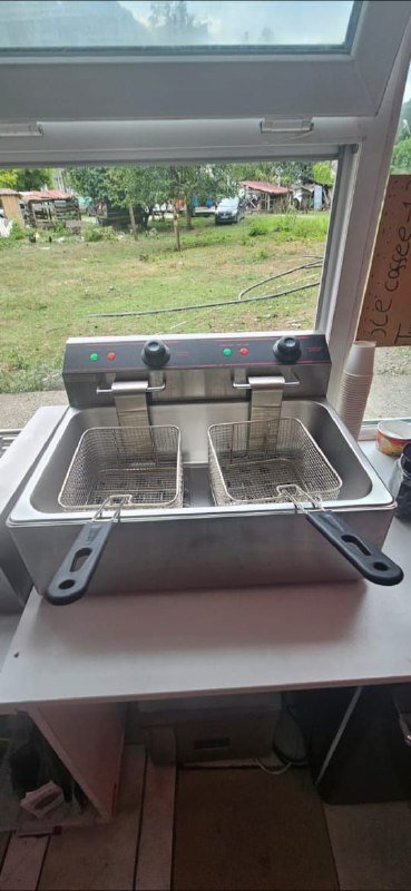 Оборудование для кафе: фритюрница, гриль, вафельница