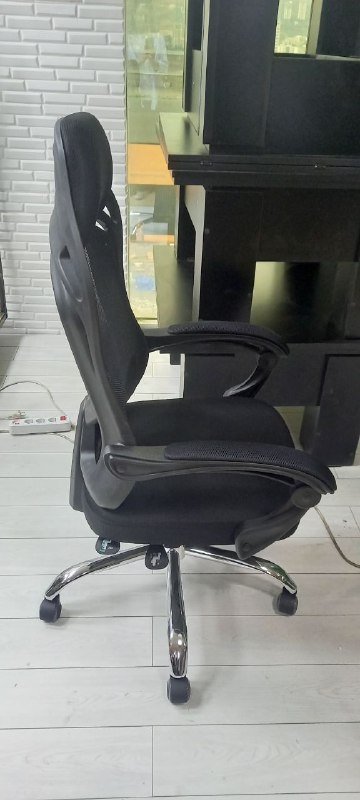 Офисное кресло с регулировкой высоты и наклона спинки 2