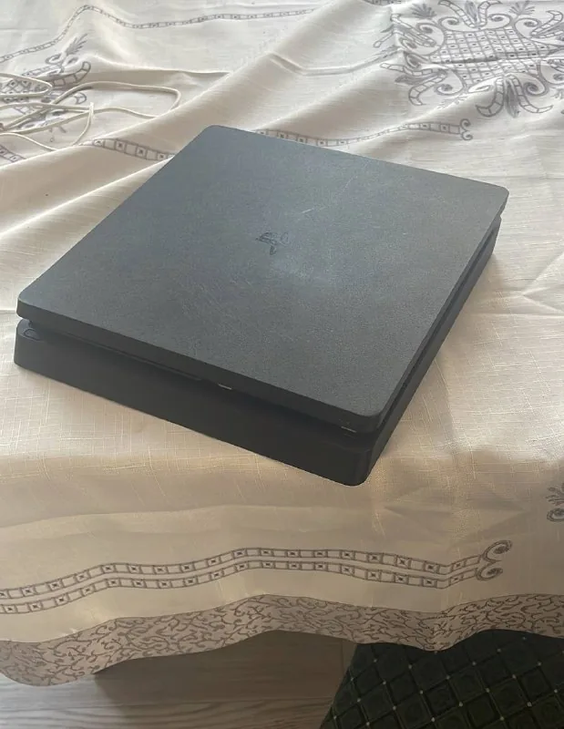 PS4 Slim 1 ТБ, джойстик, HDMI