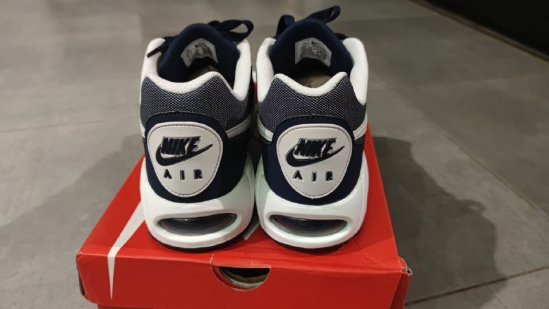 Новые кроссовки Nike AirMax 6