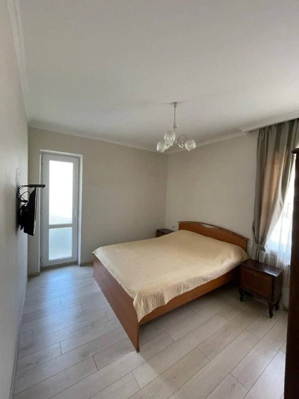 3-комнатная квартира с 2 спальнями в Батуми, аренда на год 3