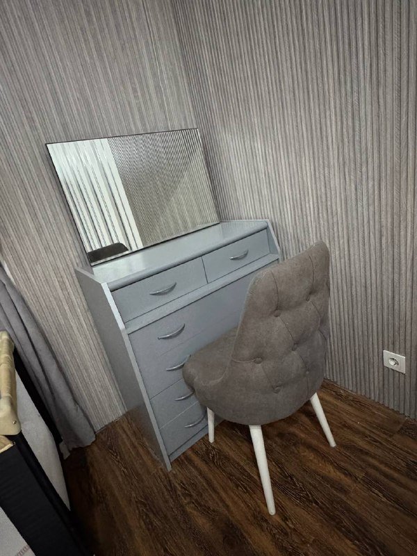 Комод, стул