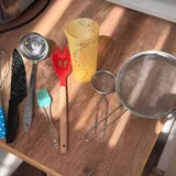 Кухонная утварь, сито, ситечко, кисточка, ложка, нож, венчик, половник, стакан 2