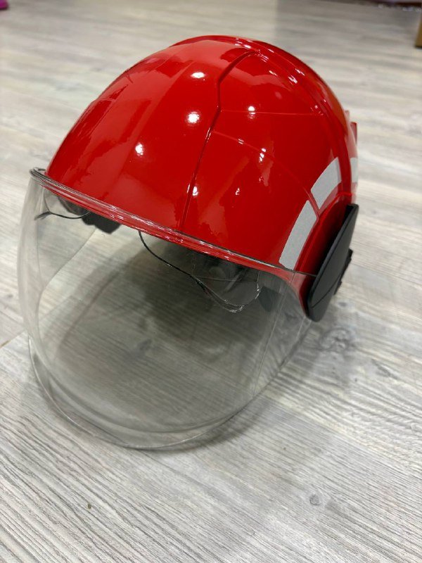 Шлем красный защитный 4