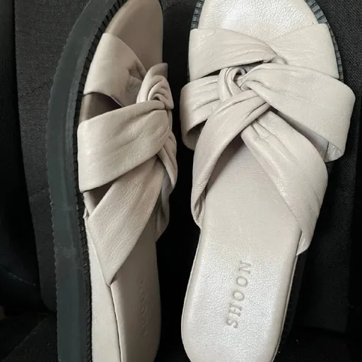 Женские кожаные босоножки