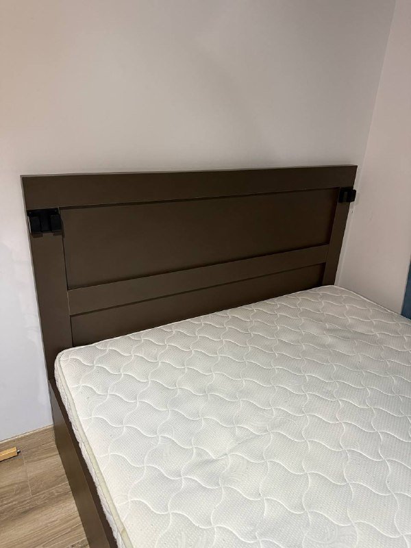 Кровать двуспальная с матрасом 4