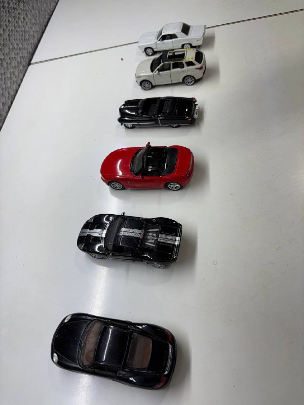 Комплект игрушечных машинок 3