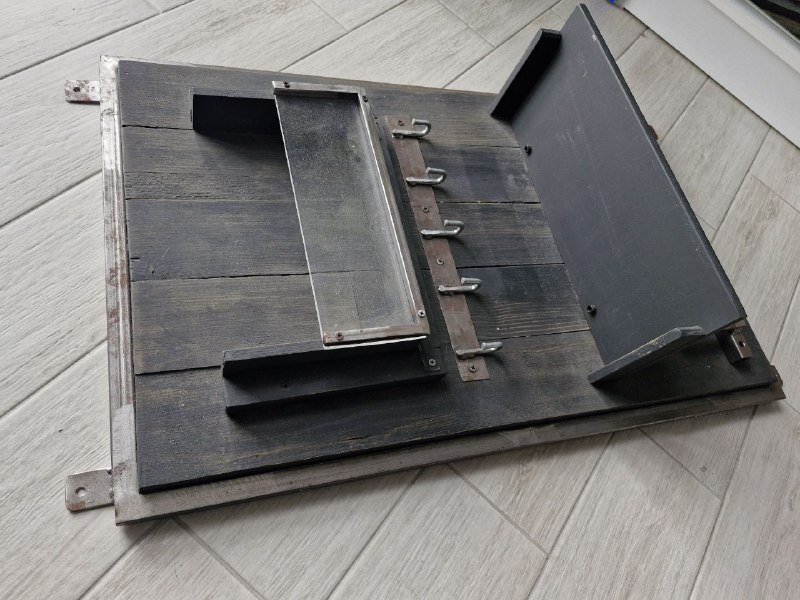 Органайзер для прихожей из металла и дерева 2