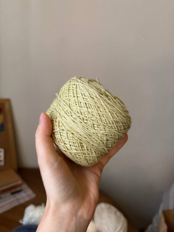 зеркало, лампа, остатки пряжи, бобинный лён 6