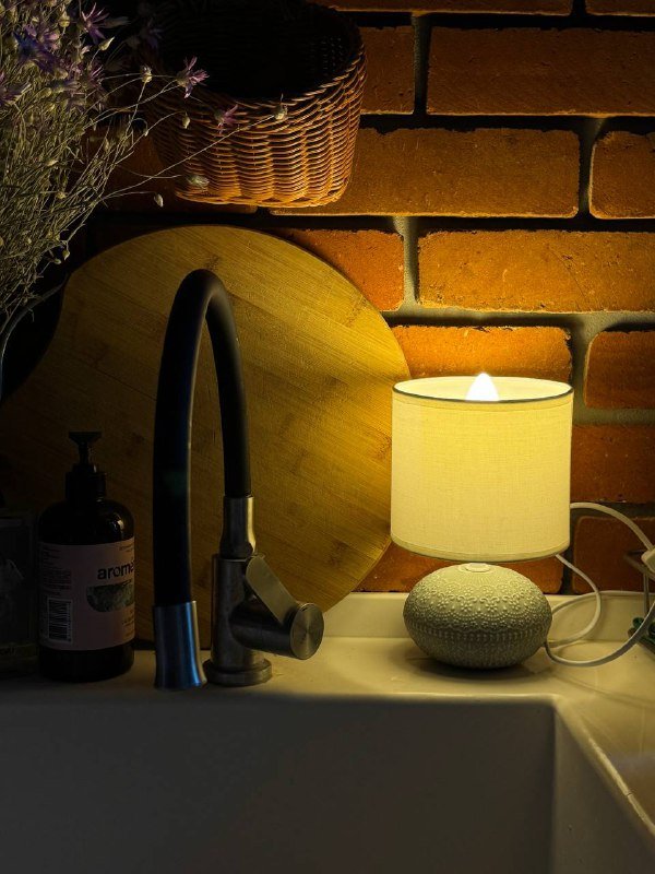 Лампа проводная, корзины, поднос, лампа Temu, полка JYSK, бокалы, чайник, коврик IKEA, салфетница