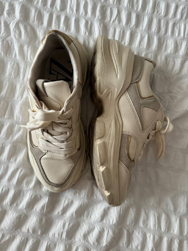 Черные кроссовки, Бежевые кроссовки Zara, Козаки кожаные черные 2