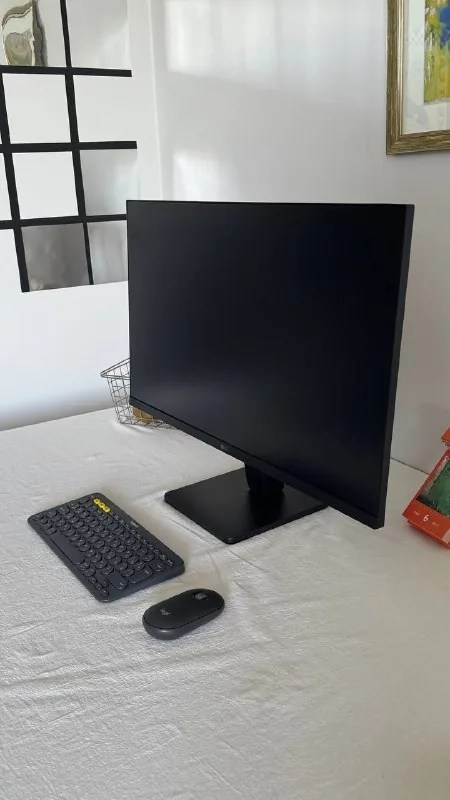 Монитор LG, клавиатура Logitech, мышь, USB-C хаб 1