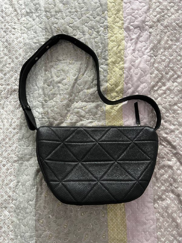 Кожаная сумка черная вместительная