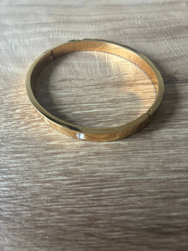 Золотистый браслет с камнями 2