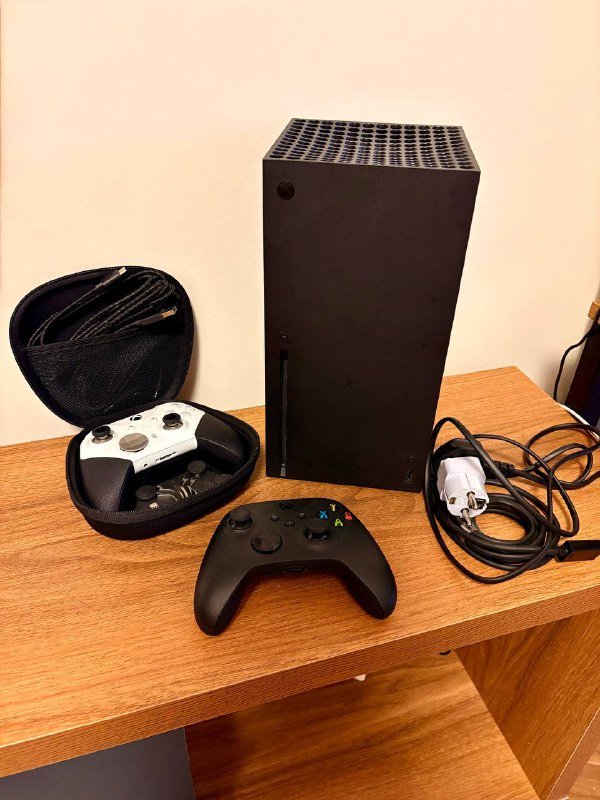 Игровая консоль Xbox Series X 1tb с контроллерами