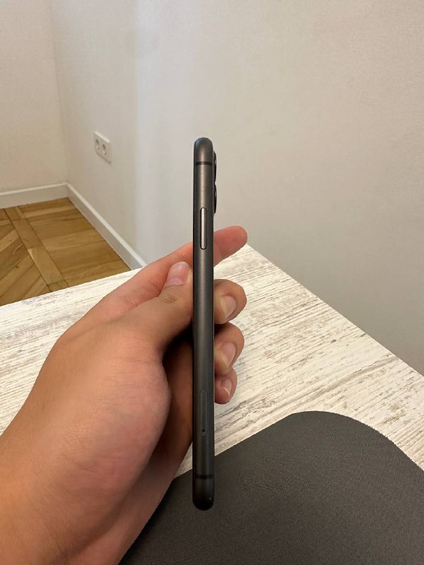 iPhone 11 128GB Black 4