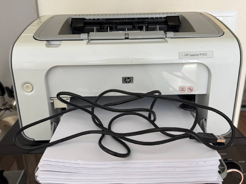 Принтер hp laser jet p1102, кабель USB, пачка бумаги
