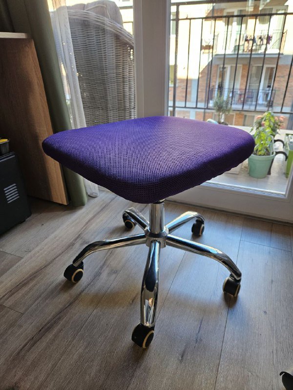 Стул без спинки на колесиках