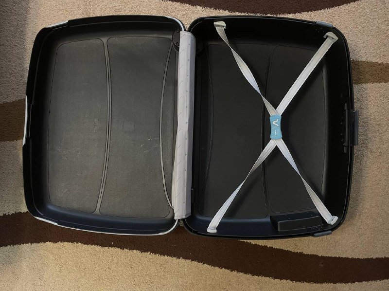 Пластиковый чемодан Roncato 4