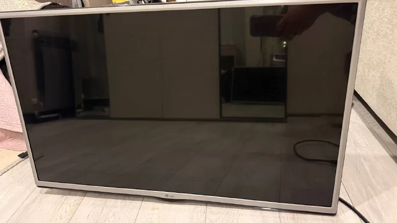 LG 32-inch TV