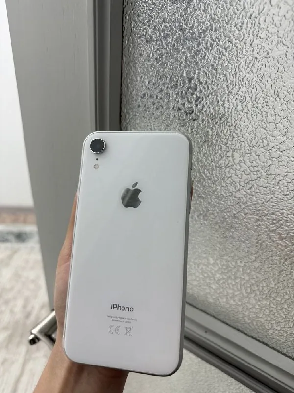 iPhone XR 64 GB White