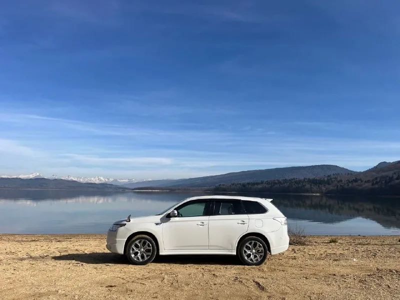 Mitsubishi Outlander PHEV 1