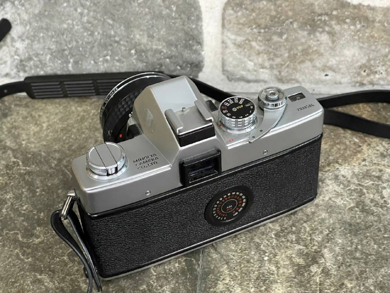 Minolta SRT 101 camera 4