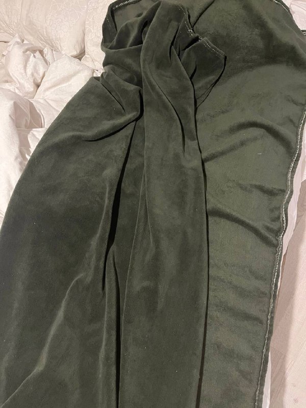 Свитшот унисекс черный XXL, Лонгслив женский L, Плед теплый 4