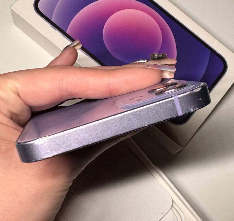 Фиолетовый iPhone 12 на 64Гб 3