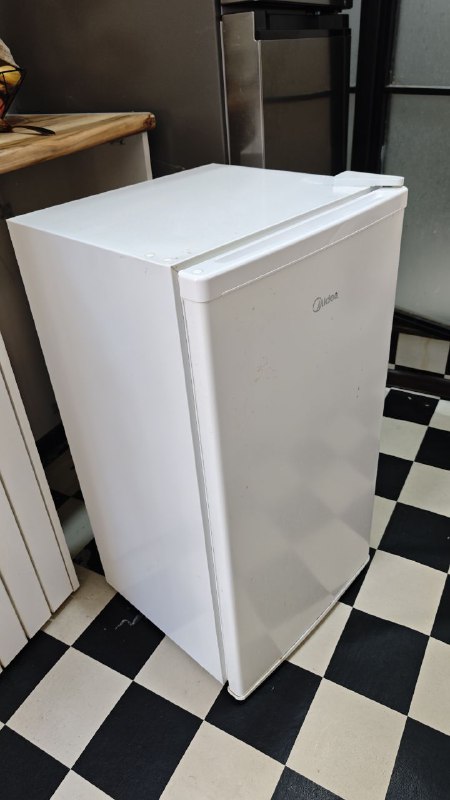 Компактный холодильник Midea merd86fgg01 3
