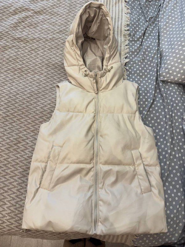 Жилет под кожу Stradivarius,джинсовая рубашка Bershka, юбка блестящая, пиджак винтаж, джинсовая куртка винтаж, платье бархатное H&M, обувь 37 размер