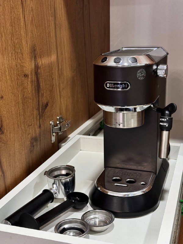 Кофемашина DeLonghi EC685.BK