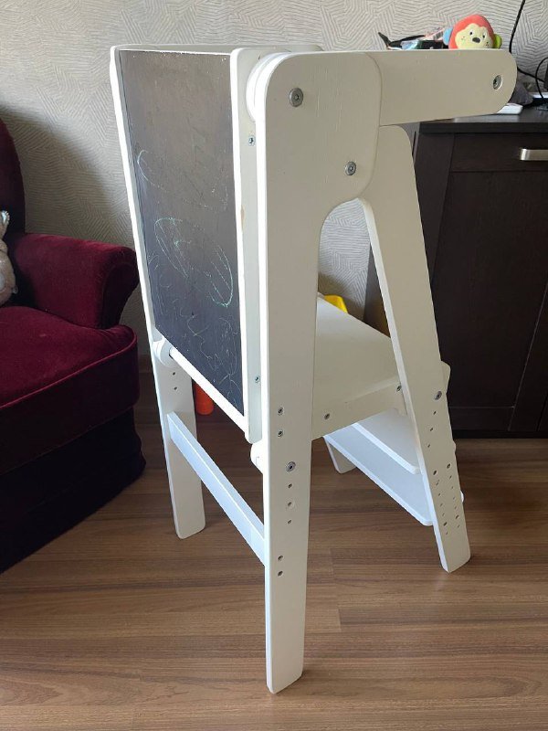 Башня помощника монтессори с доской для рисования 2