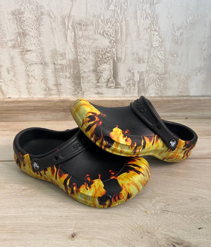 Crocs Bistro Graphic Clog shoes