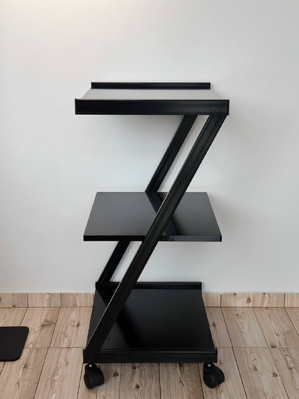 Столик косметический 3