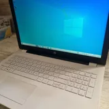 Белый ноутбук HP 4