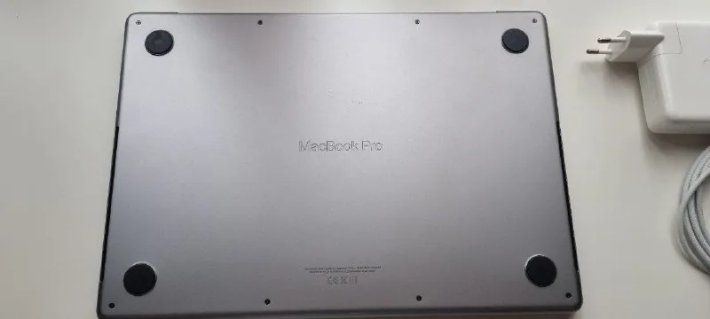 MacBook Pro 14" (2021) 4