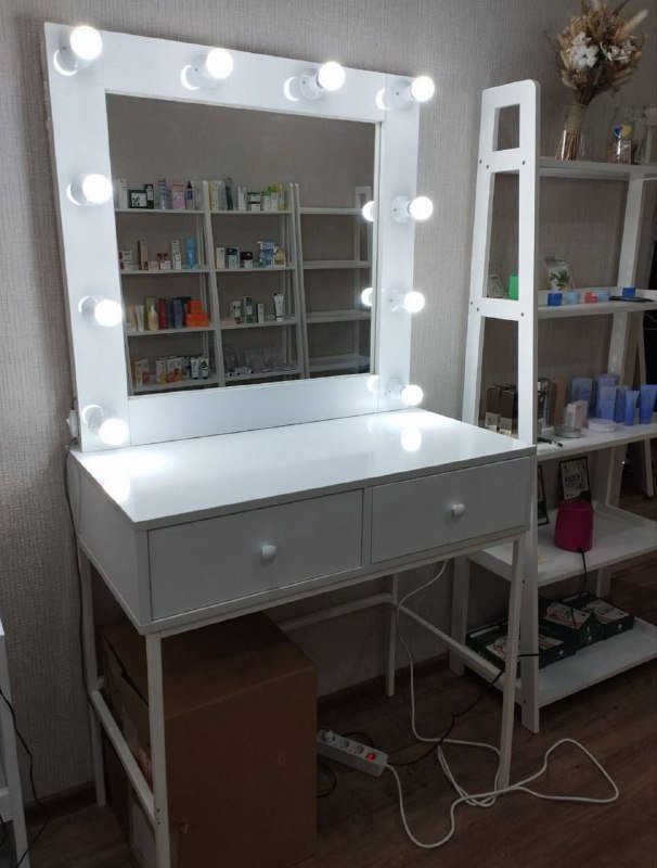 Стол бровиста-визажный с ящиками и подсветкой