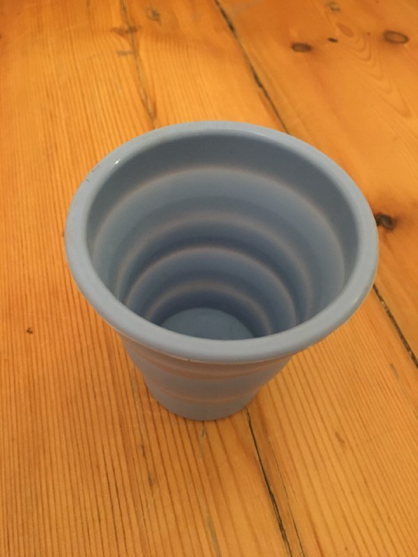 Клеевой пистолет, пассатижи, молоток, мультитул, изолента, ключи, нагреватель, лампочка, свечи, бечевки, рамка, горшок, термокружка, чашка 8